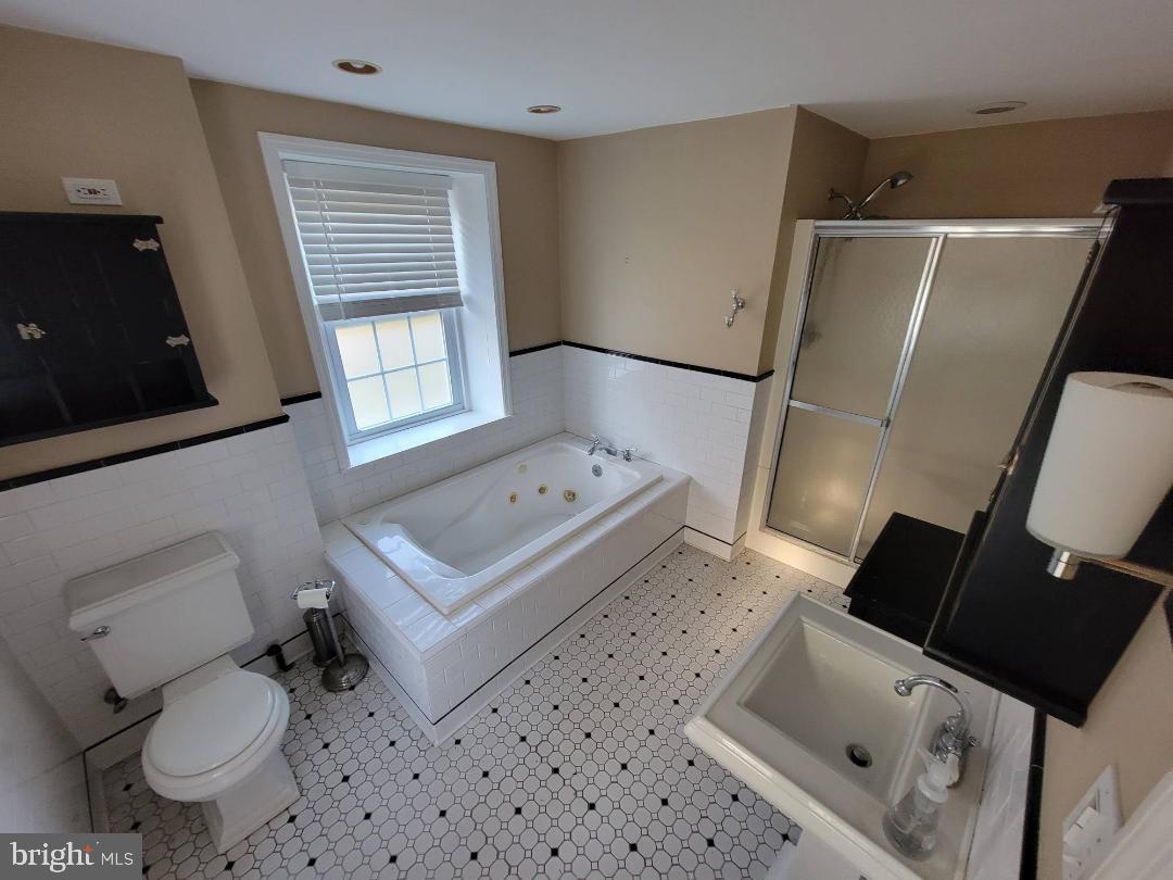 758 Carpenter Ln