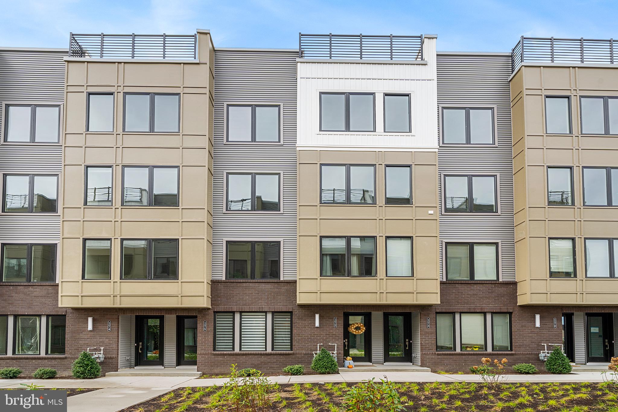 3000 Cityview Walk #175