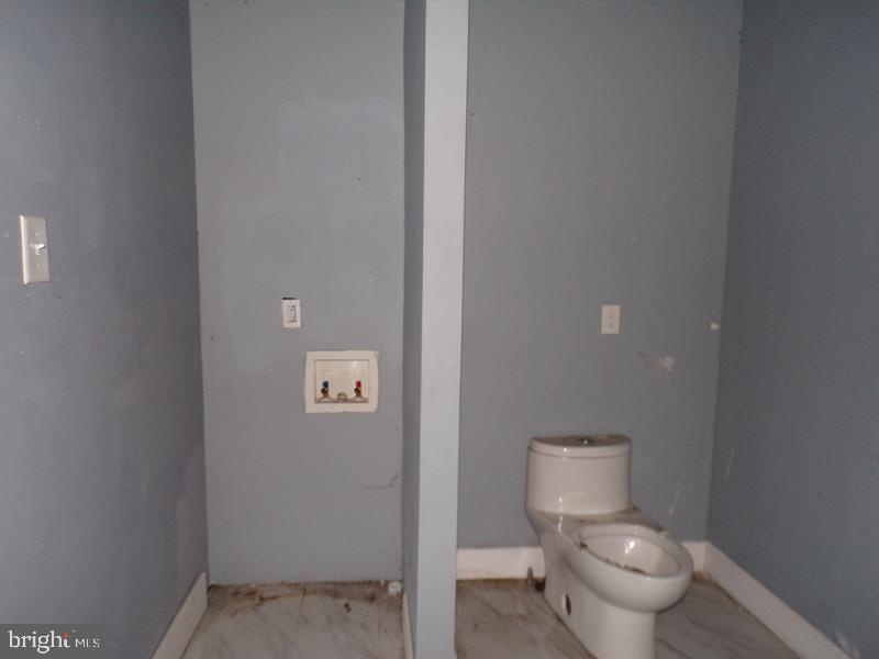 1530 W Lehigh Ave