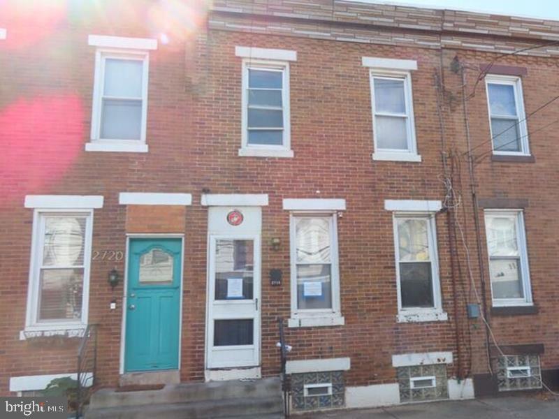2718 E Madison St
