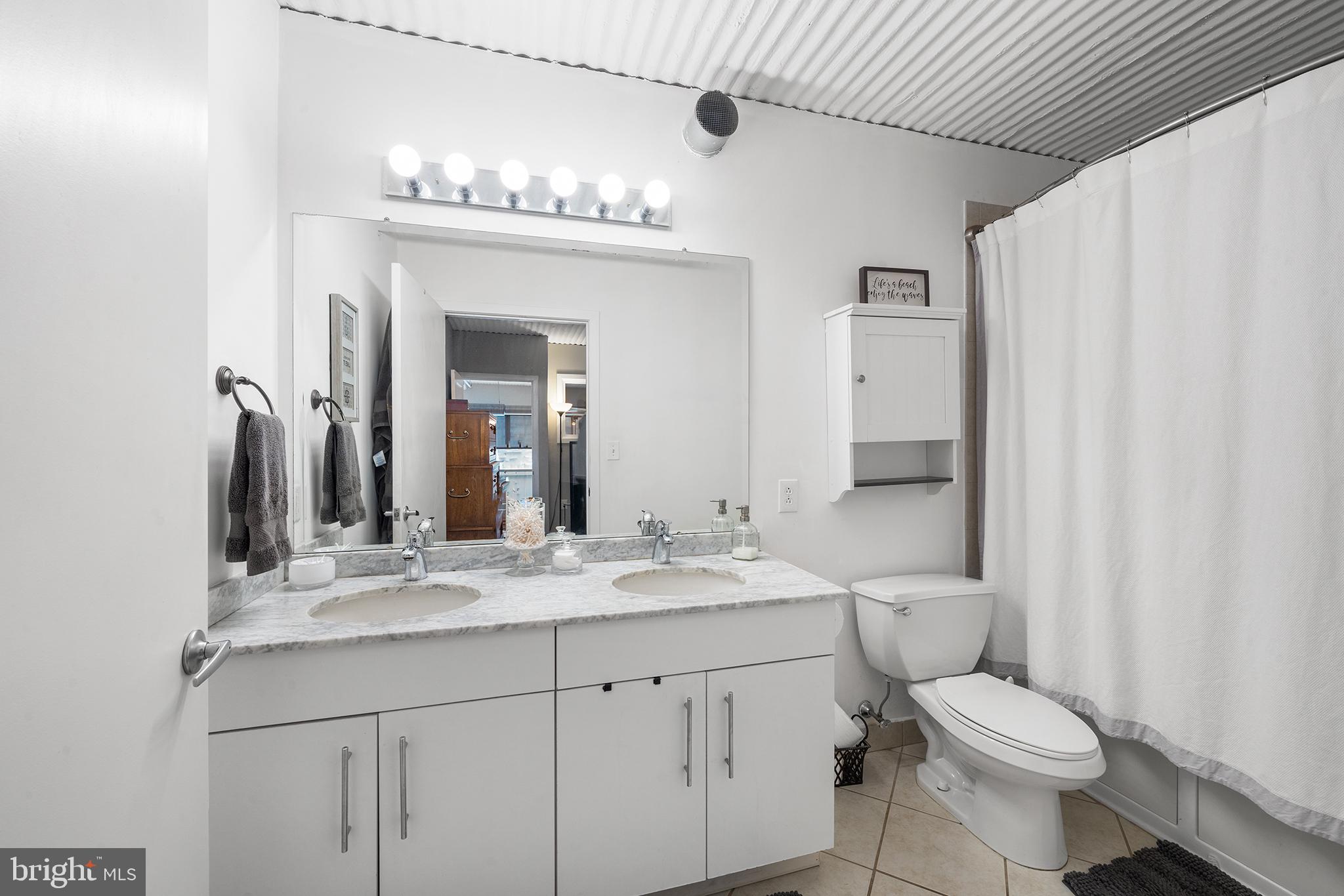 2200-28 Arch St #414