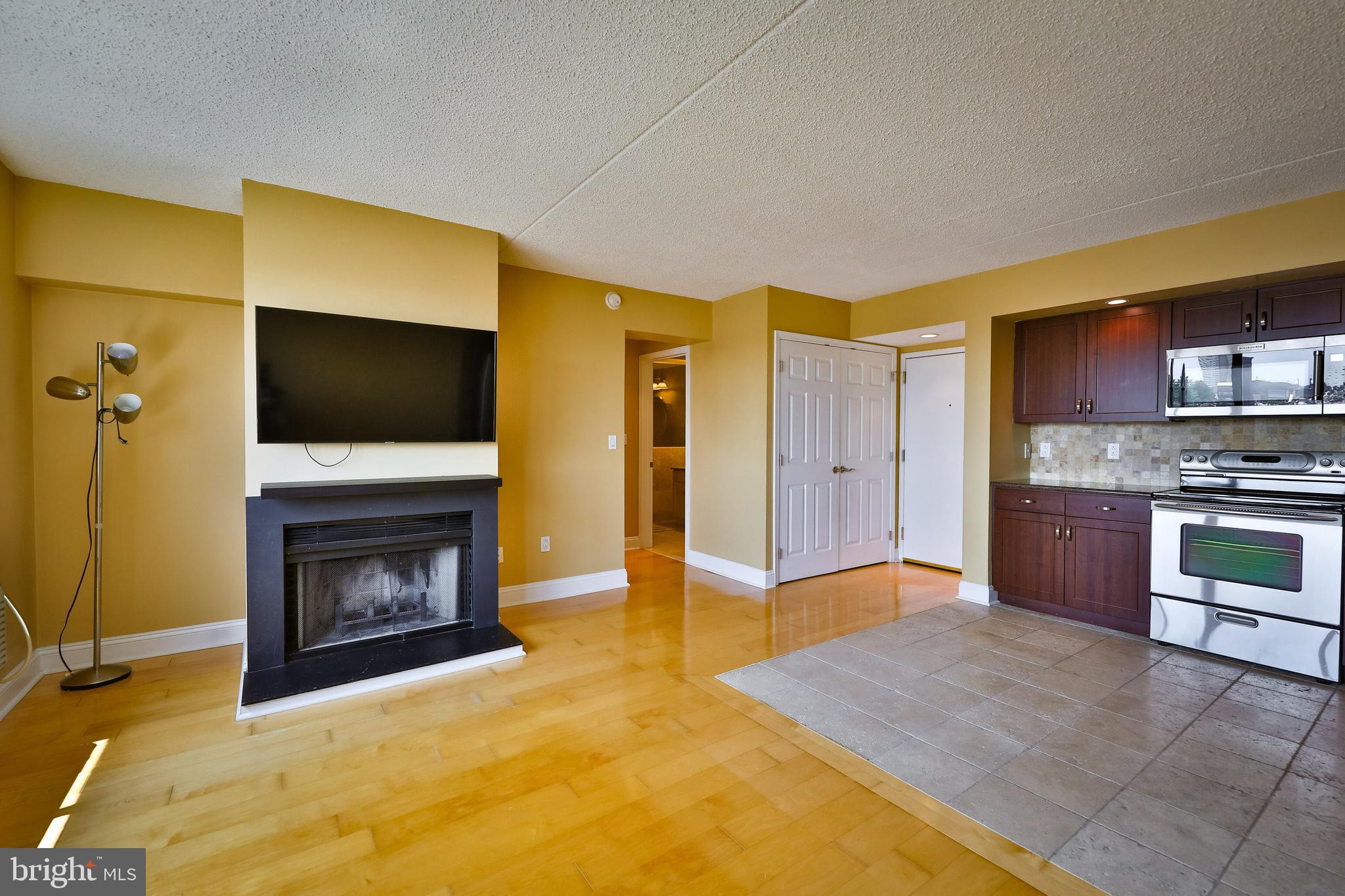 200-10 Lombard St #729