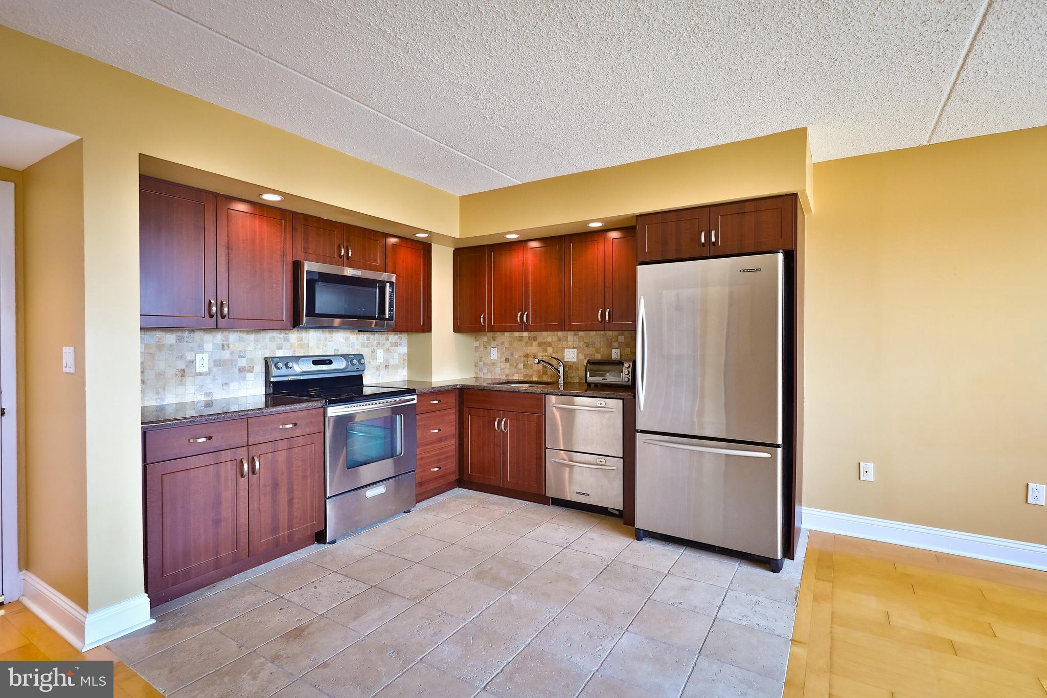 200-10 Lombard St #729