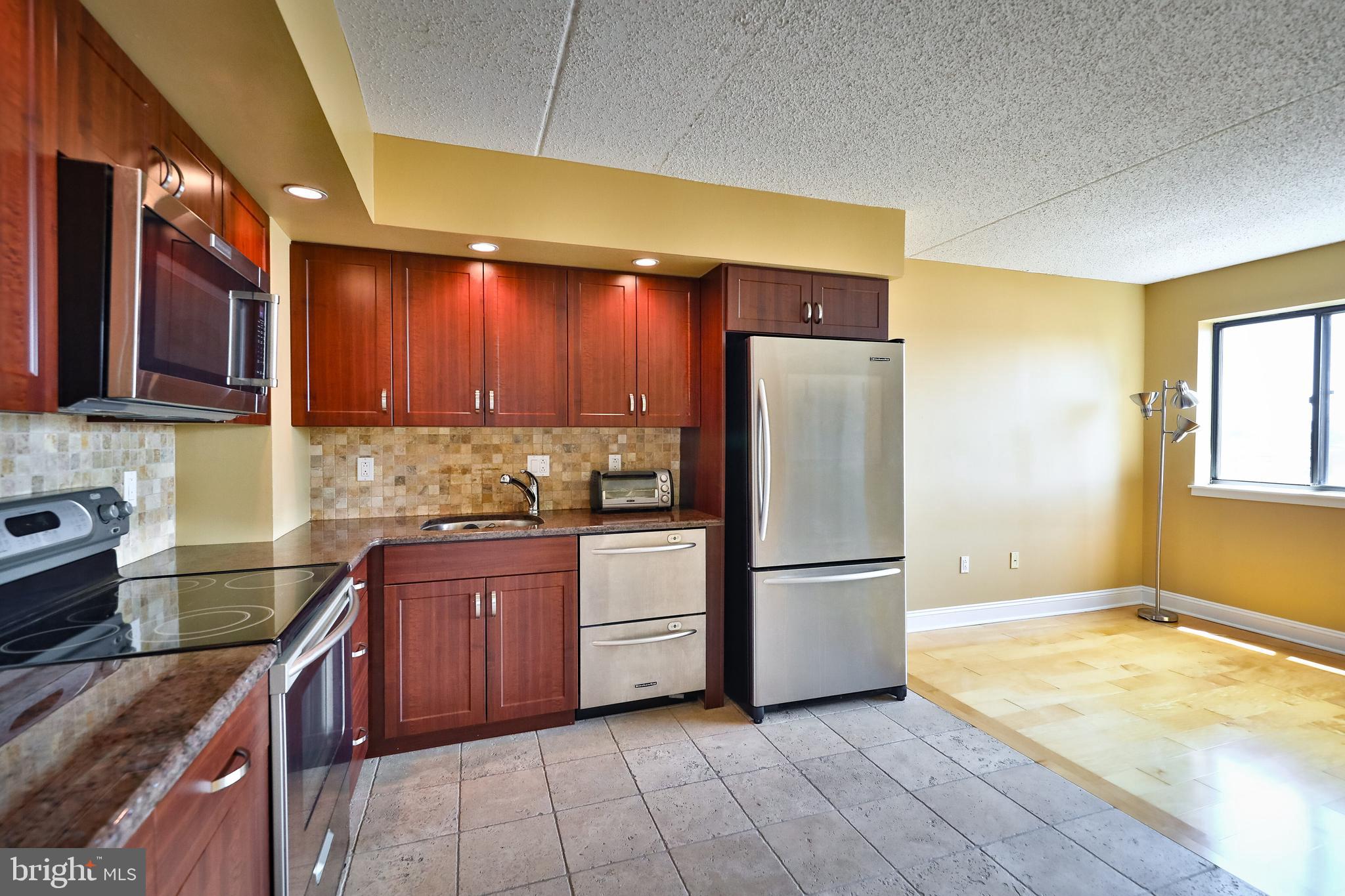 200-10 Lombard St #729