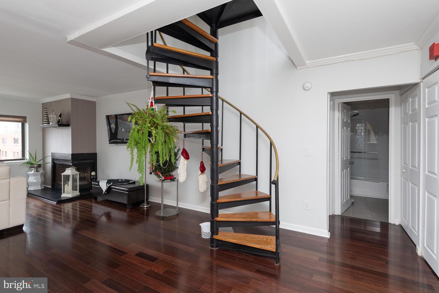 200-10 Lombard St #814