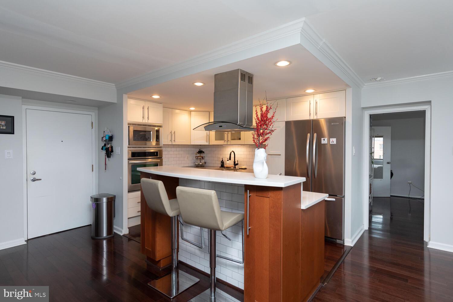 200-10 Lombard St #814