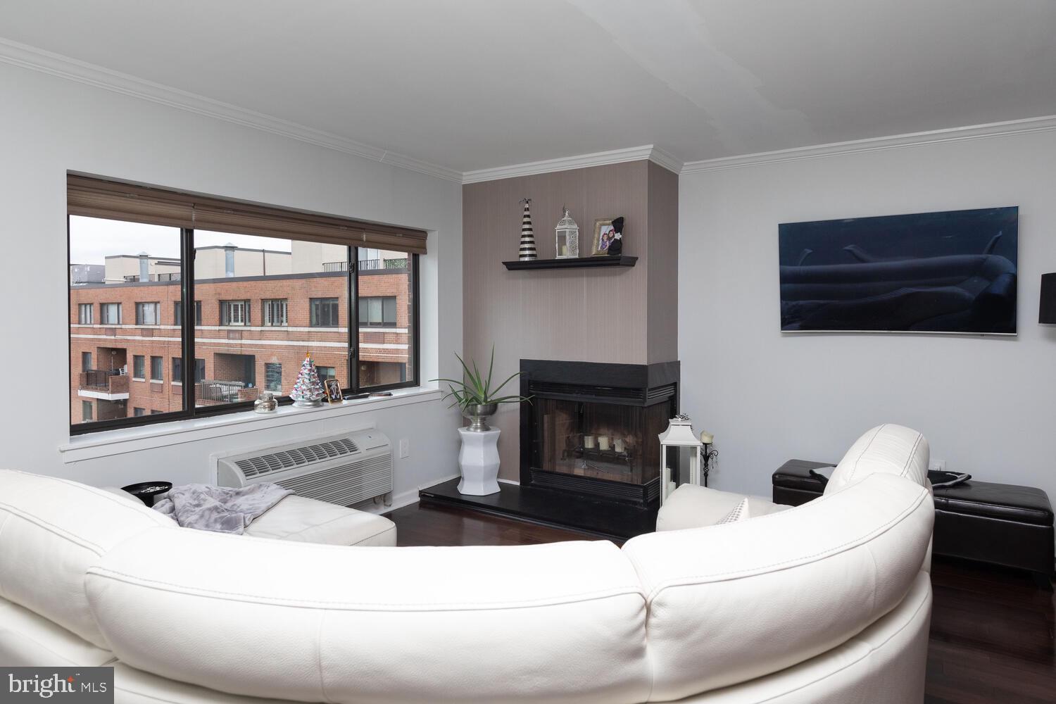 200-10 Lombard St #814