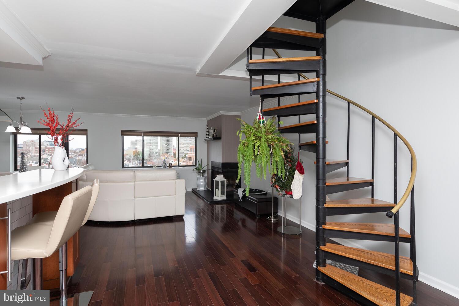 200-10 Lombard St #814