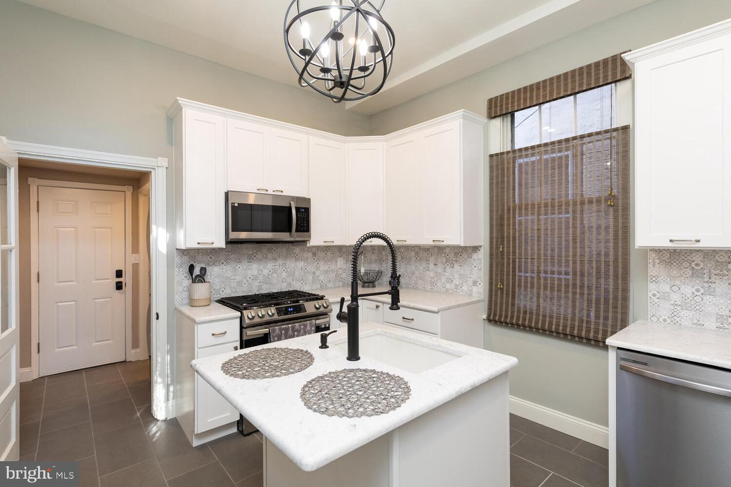 25 W Manheim St
