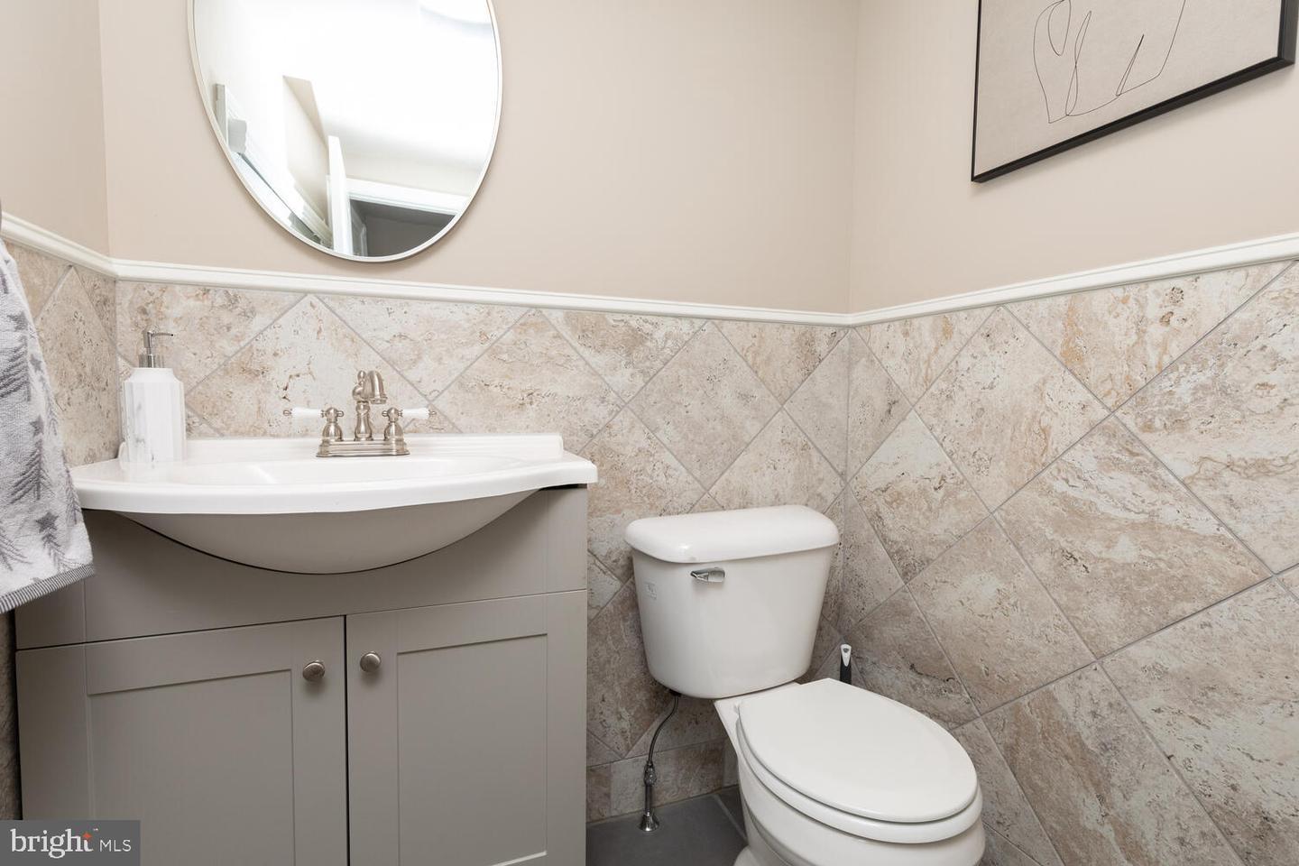 25 W Manheim St