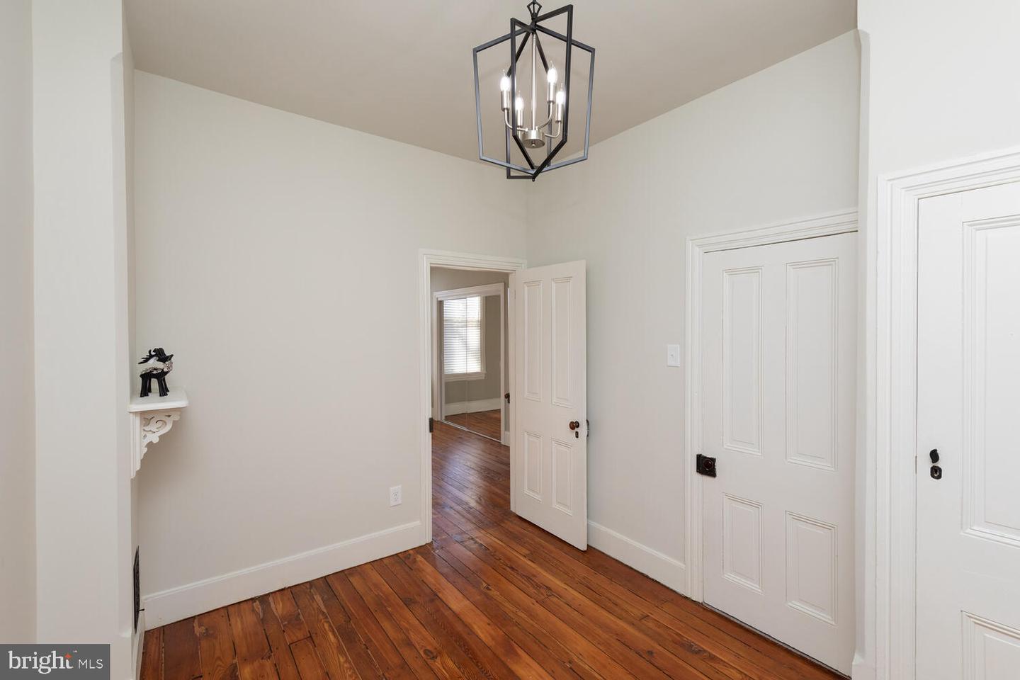 25 W Manheim St