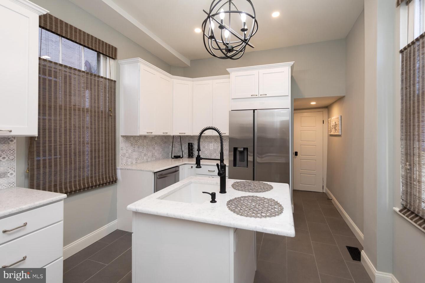 25 W Manheim St