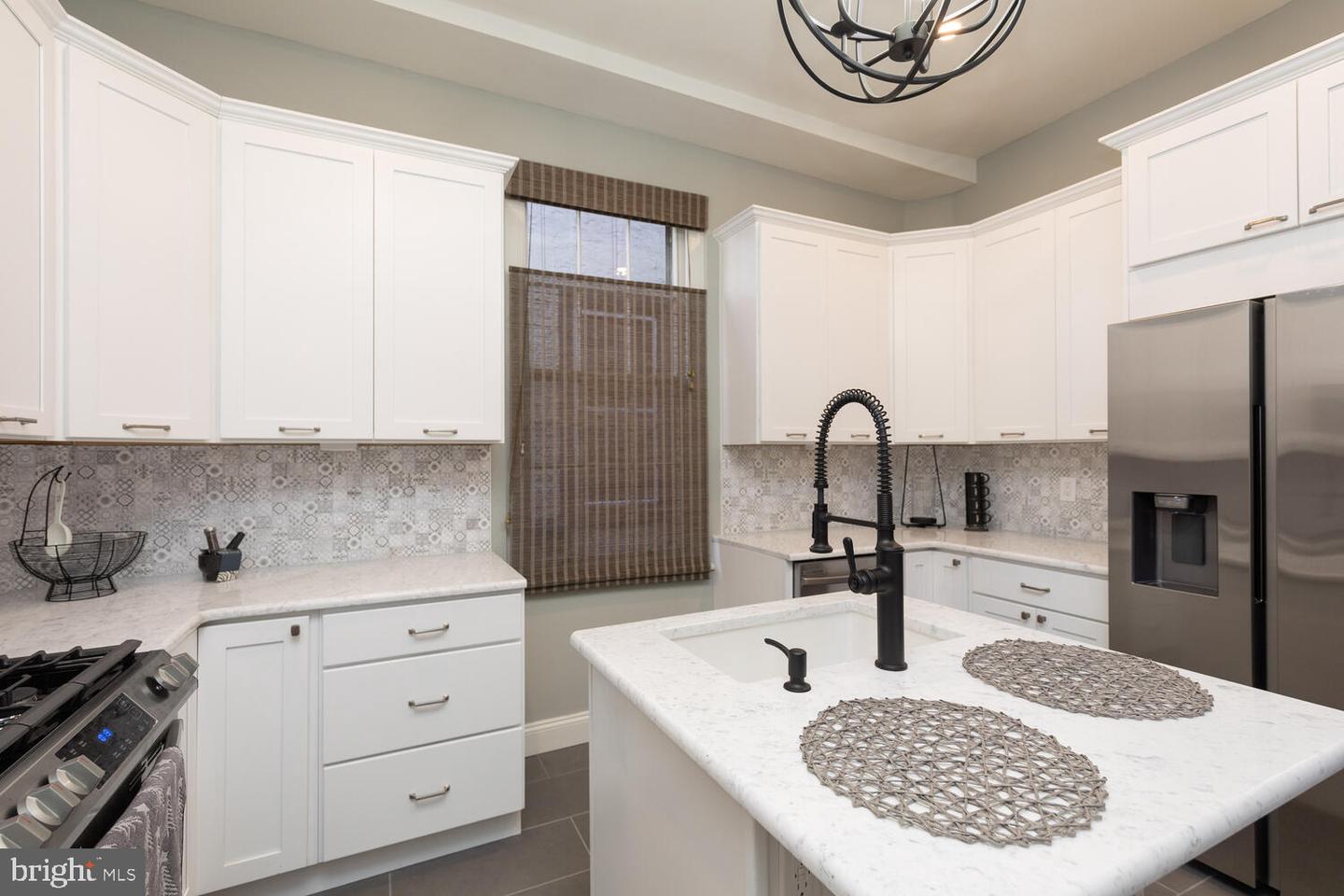25 W Manheim St