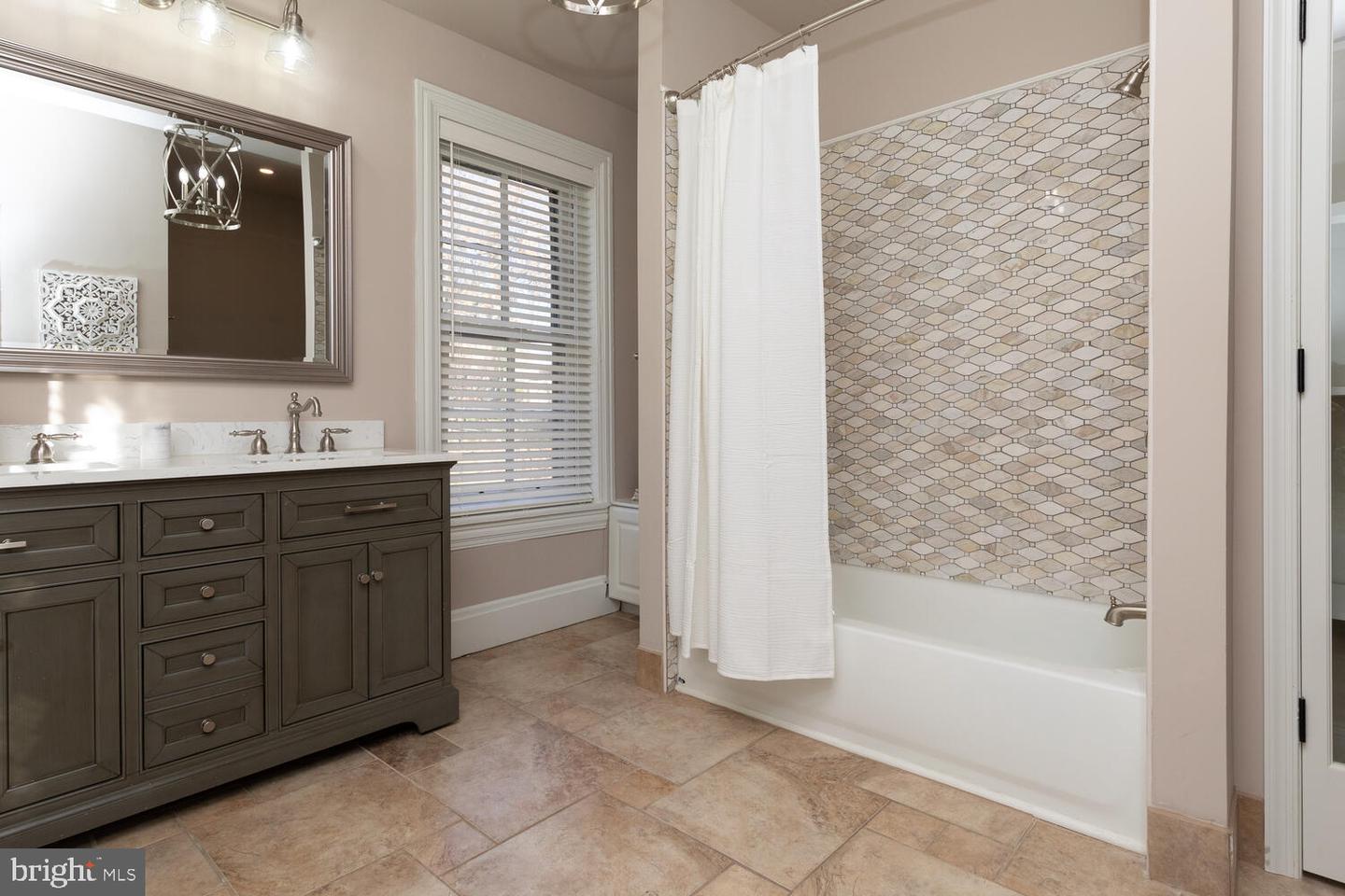 25 W Manheim St