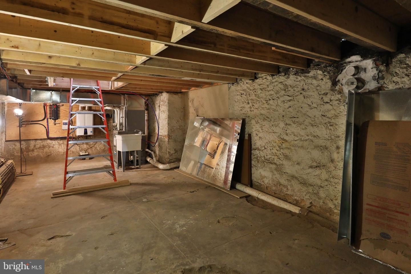 406 Dupont St