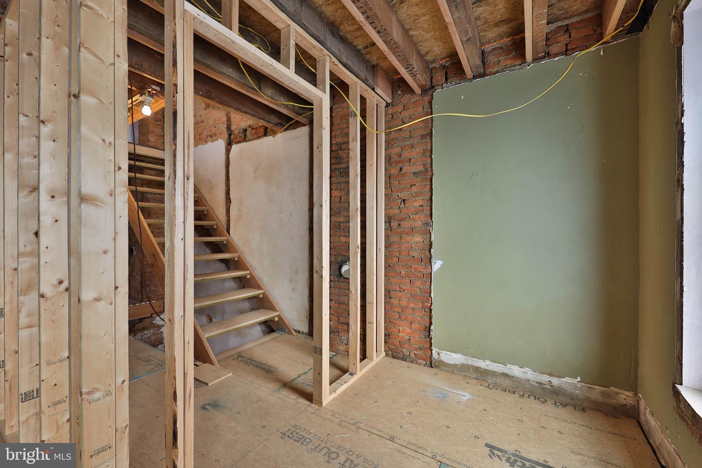 406 Dupont St