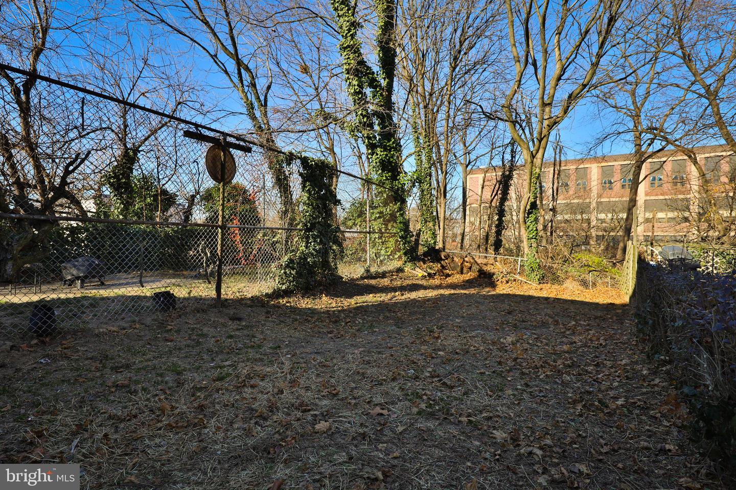 406 Dupont St
