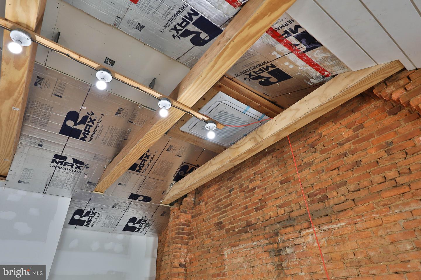406 Dupont St