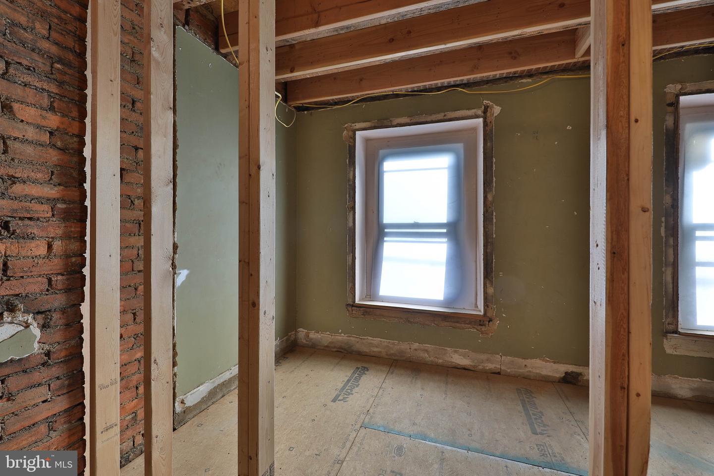 406 Dupont St