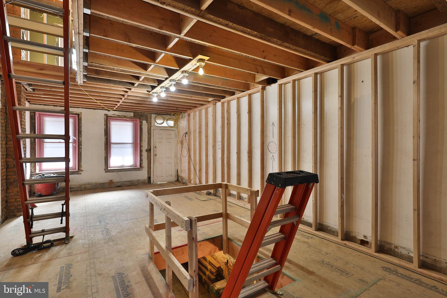 406 Dupont St