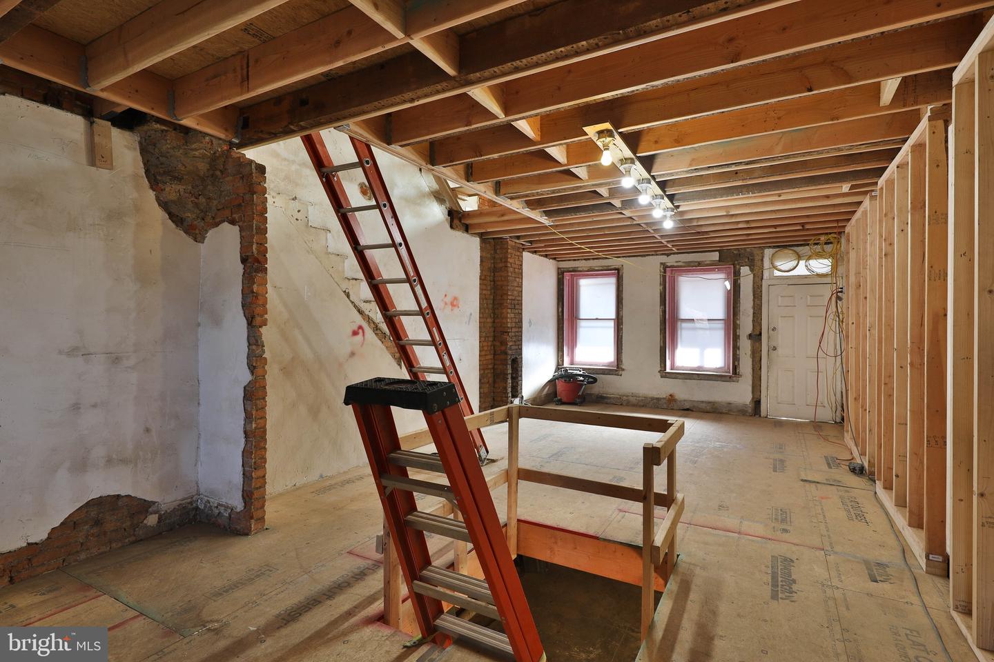 406 Dupont St