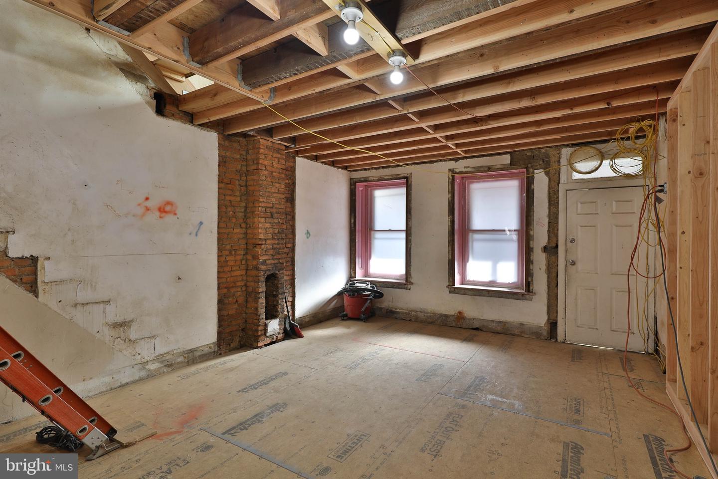 406 Dupont St