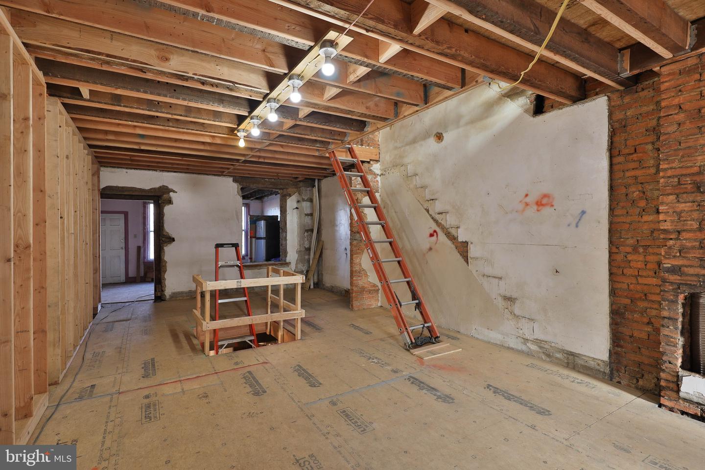 406 Dupont St