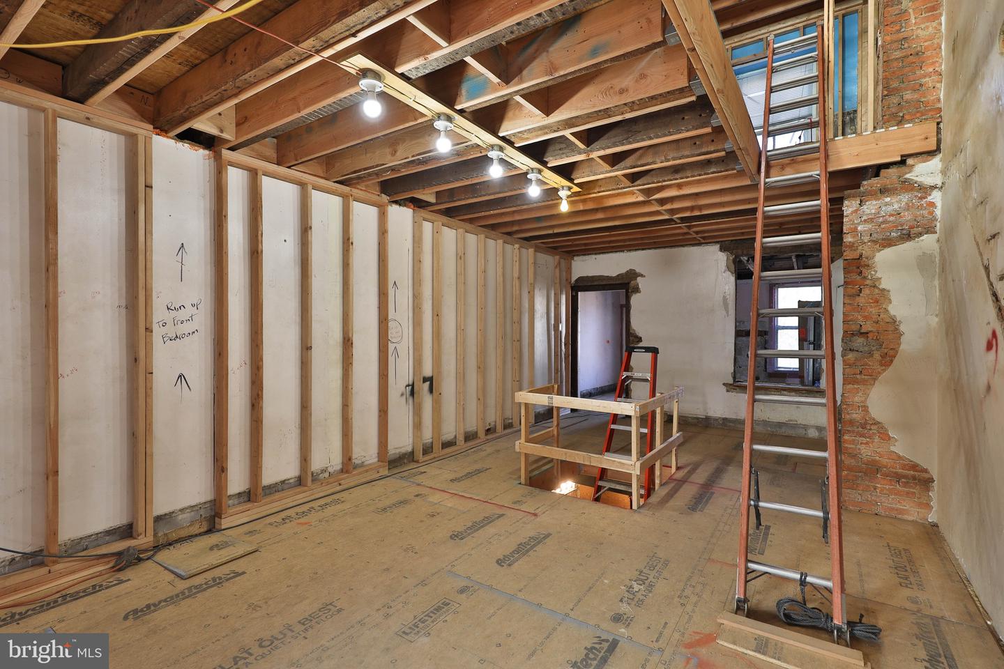 406 Dupont St