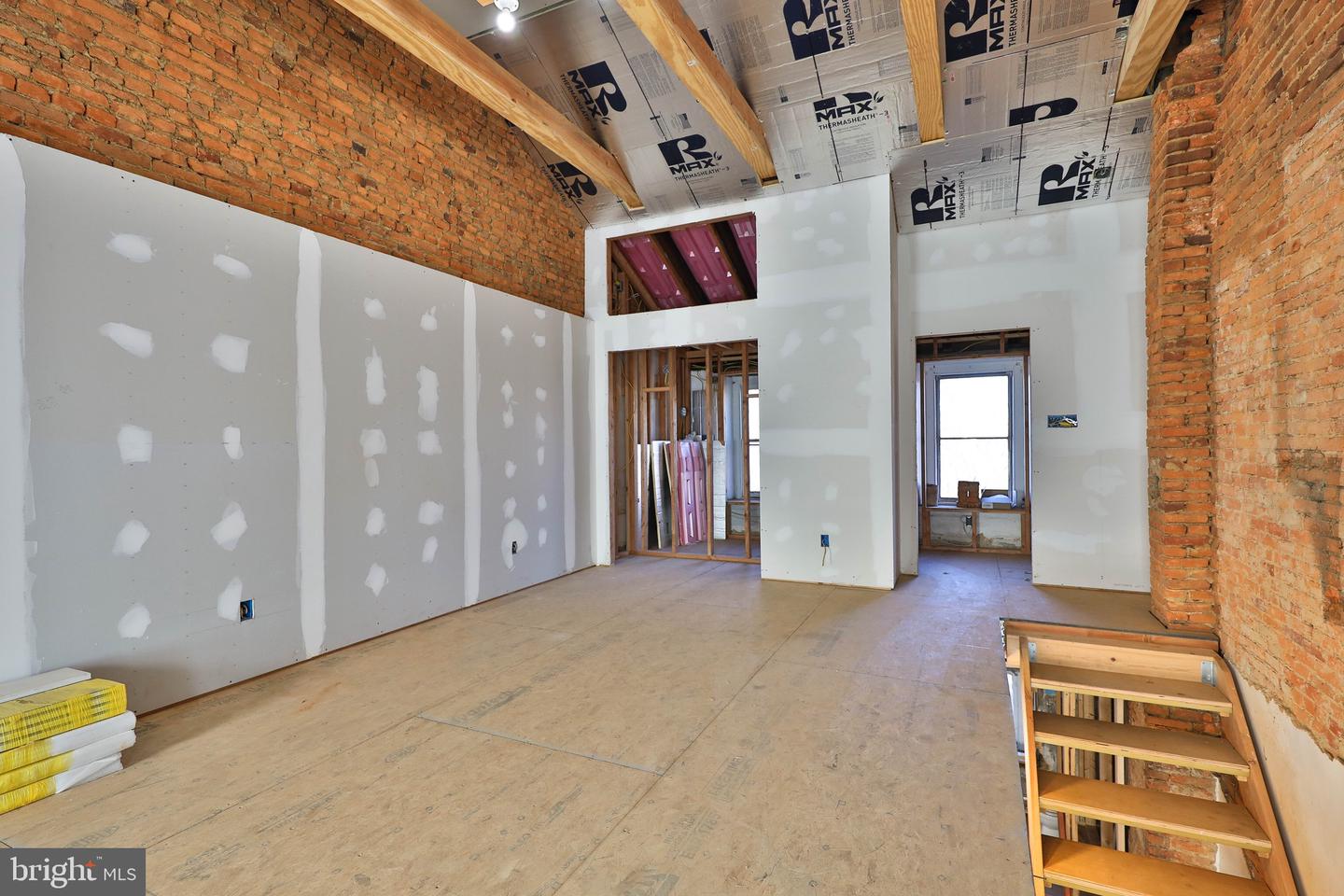 406 Dupont St