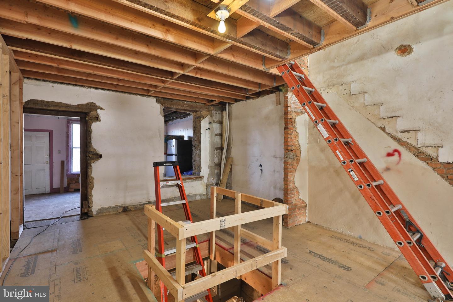 406 Dupont St