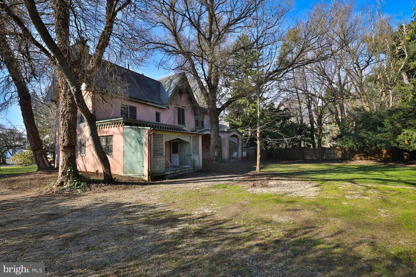 3819 The Oak Rd