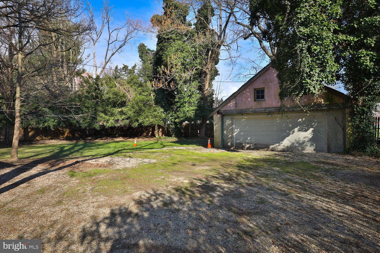 3819 The Oak Rd