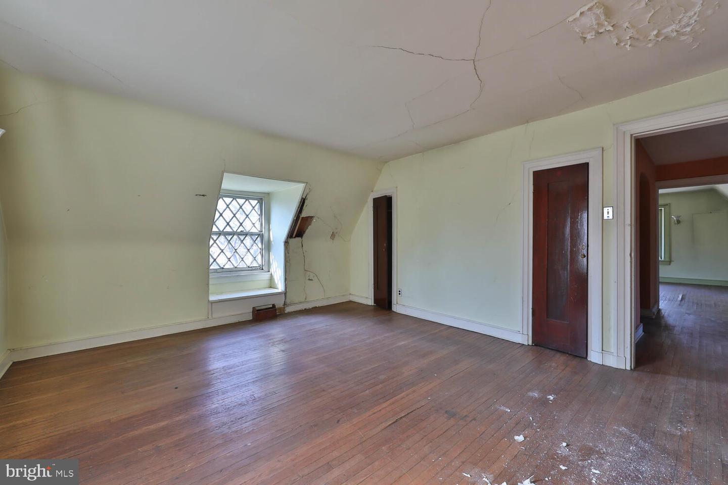 3819 The Oak Rd