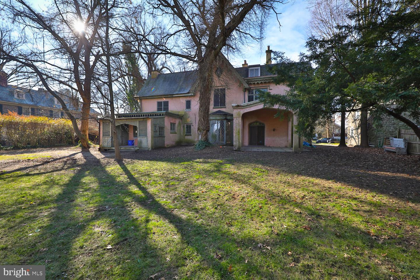 3819 The Oak Rd