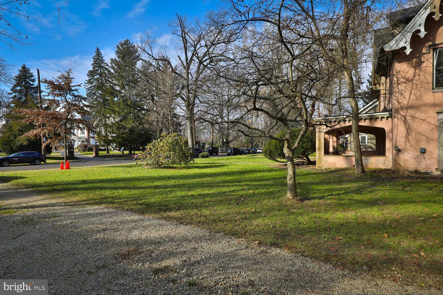 3819 The Oak Rd