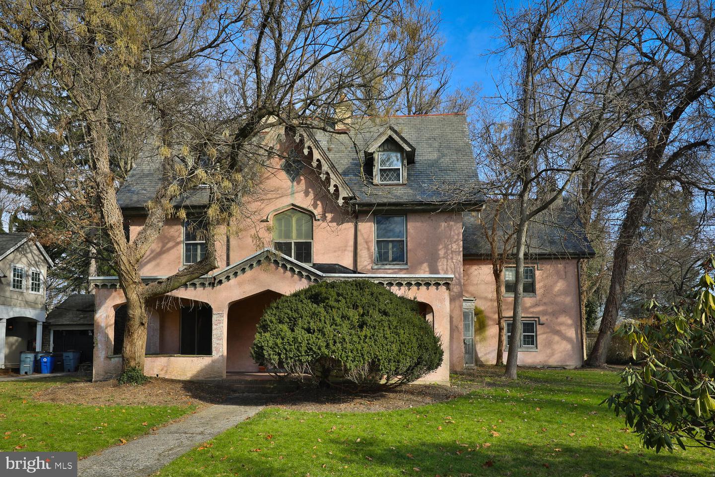 3819 The Oak Rd