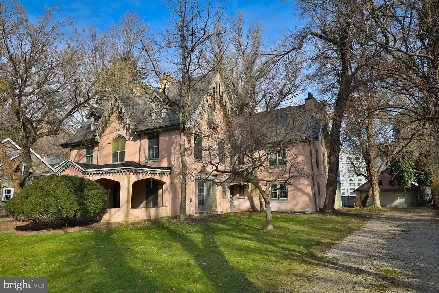 3819 The Oak Rd