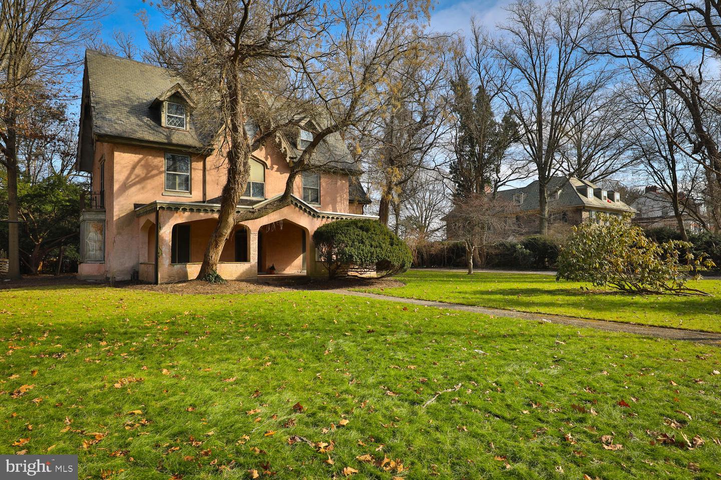 3819 The Oak Rd