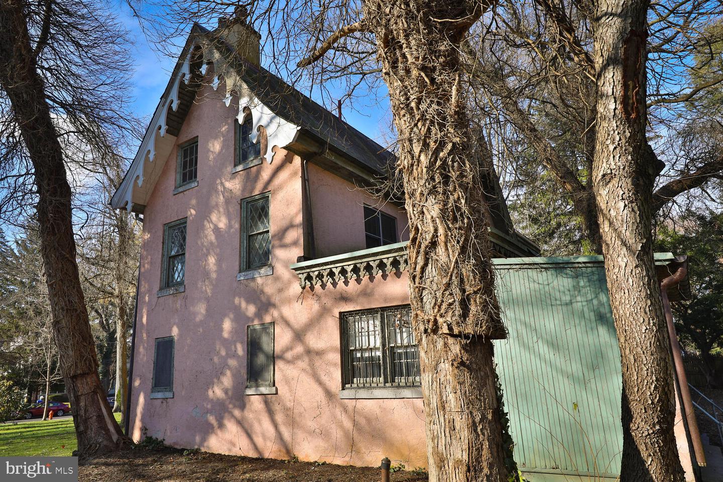3819 The Oak Rd