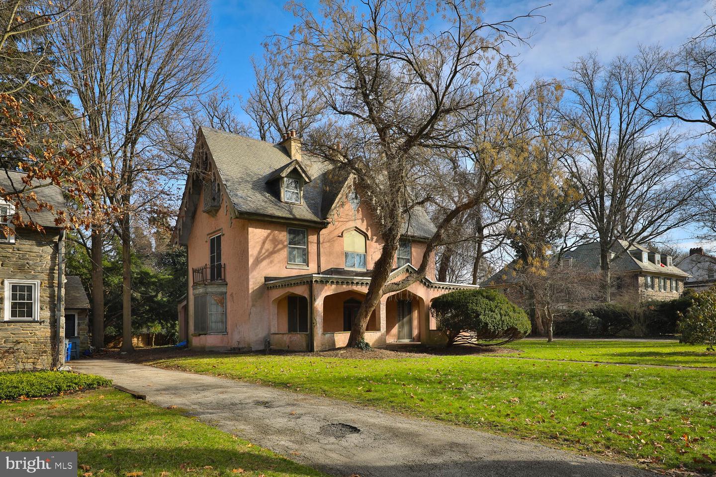 3819 The Oak Rd
