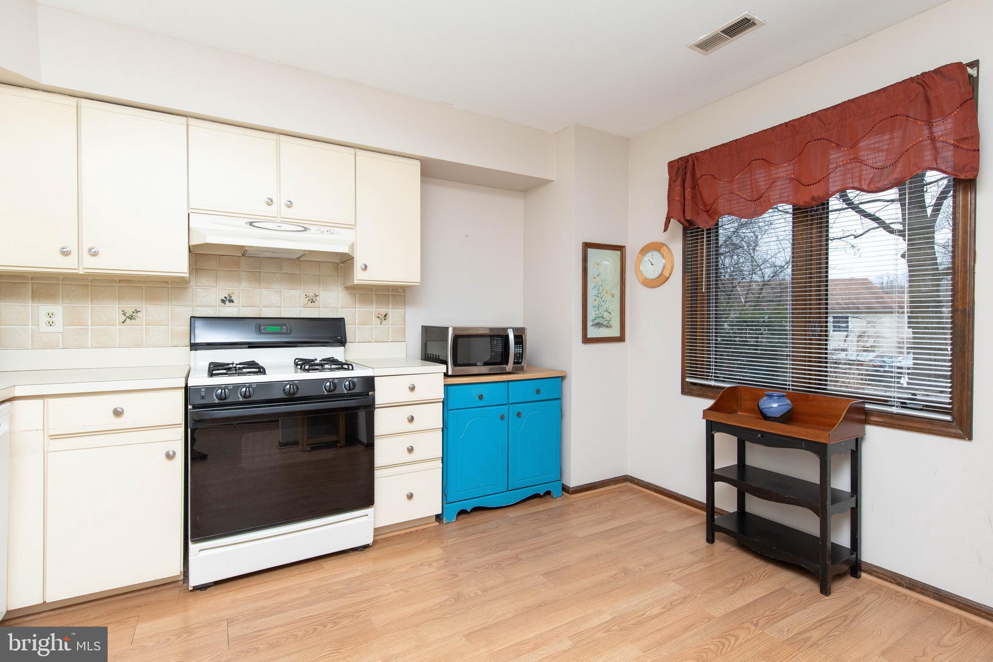 9019 Ayrdale Cres #48b