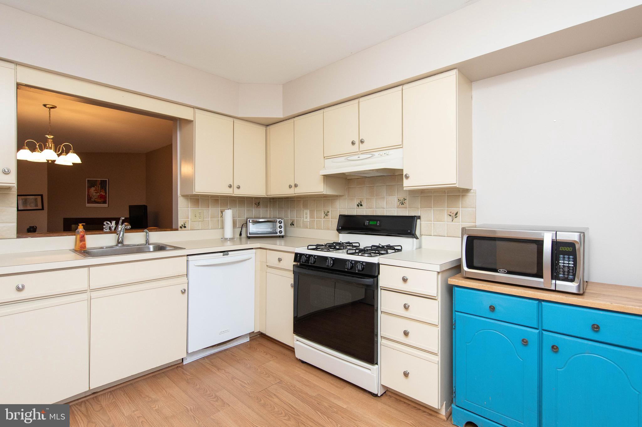 9019 Ayrdale Cres #48b