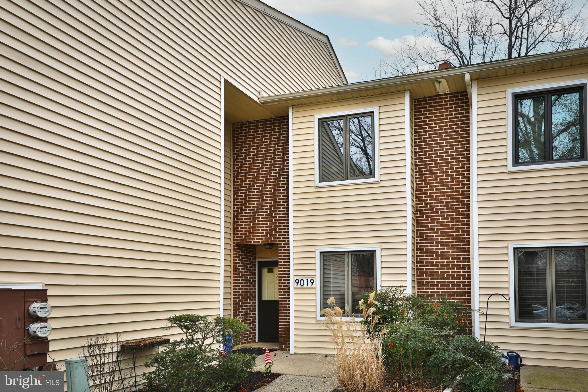 9019 Ayrdale Cres #48b