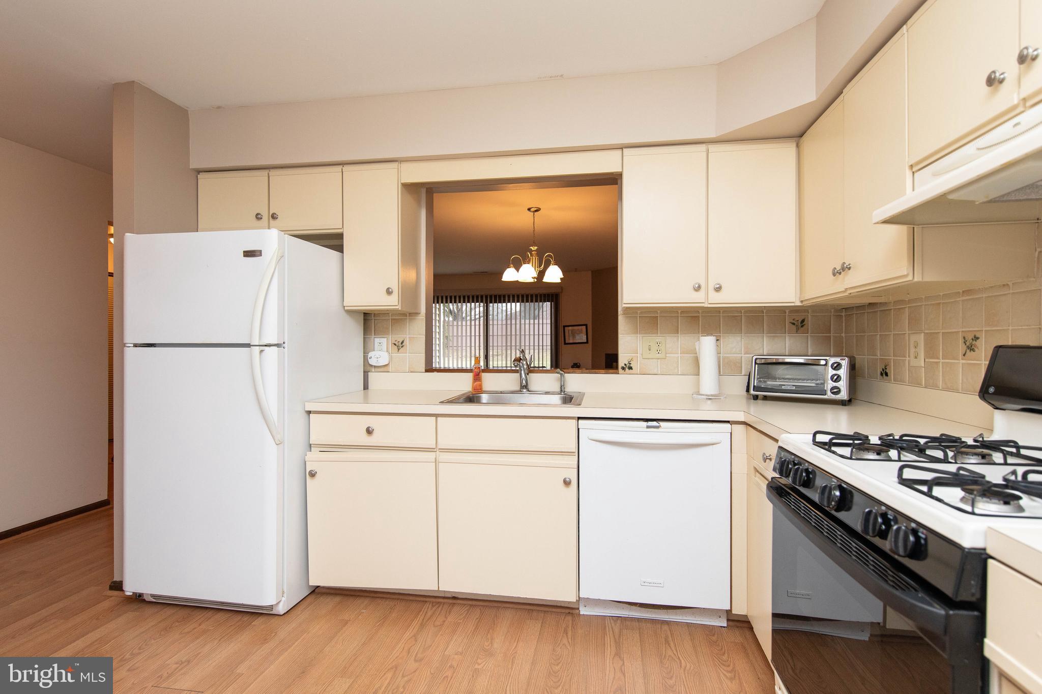 9019 Ayrdale Cres #48b