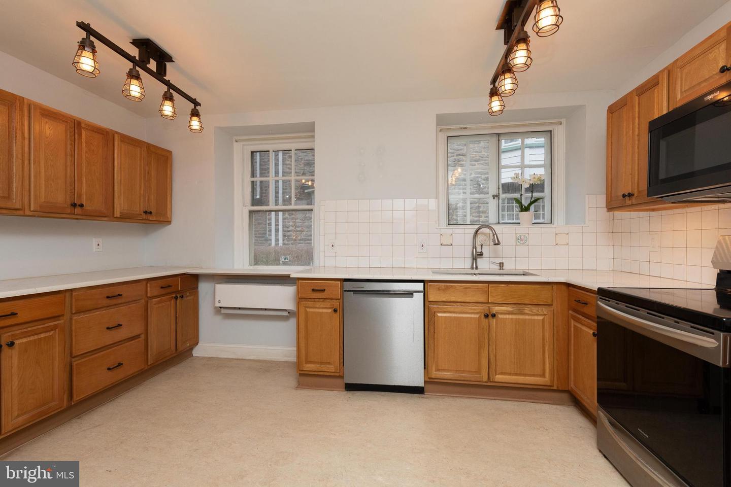 221 Pelham Rd
