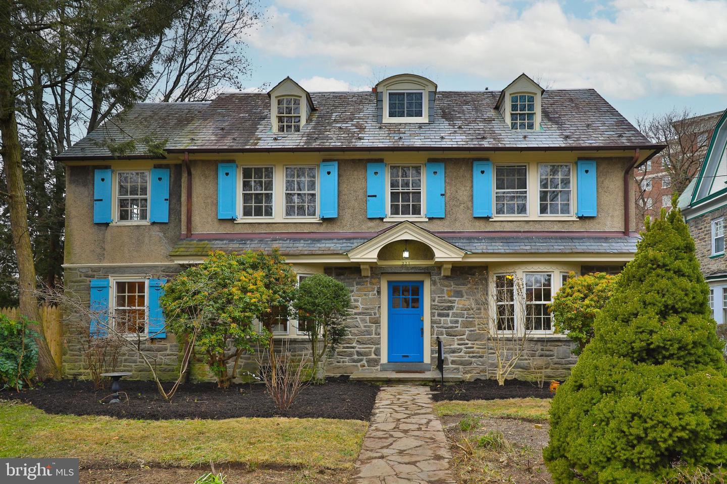 221 Pelham Rd