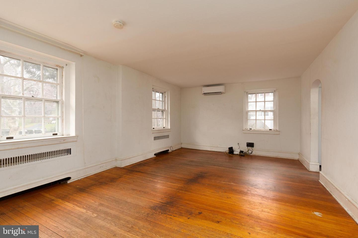 221 Pelham Rd