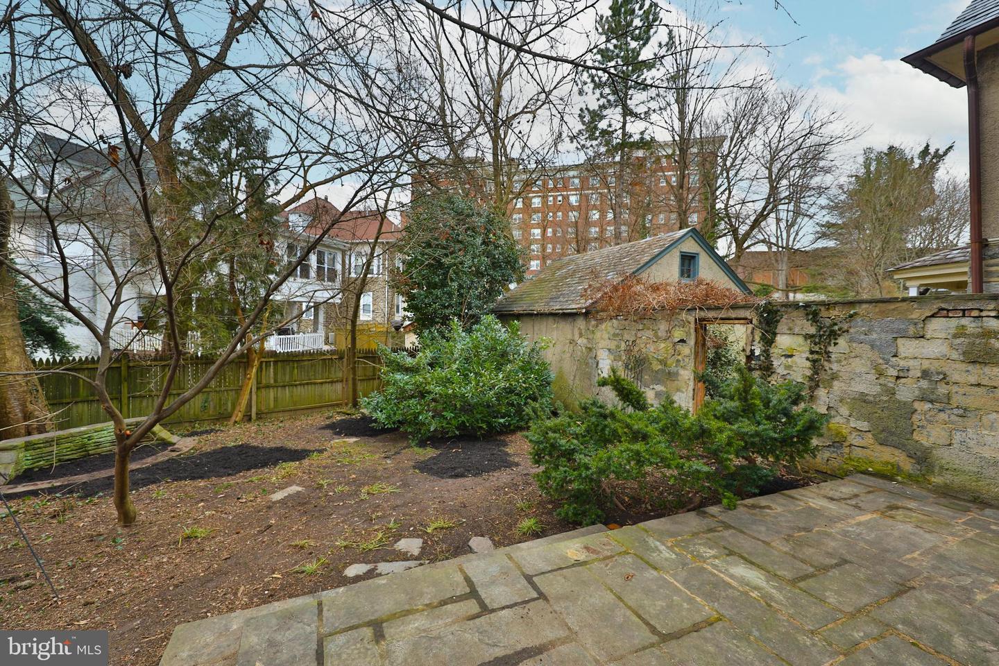 221 Pelham Rd