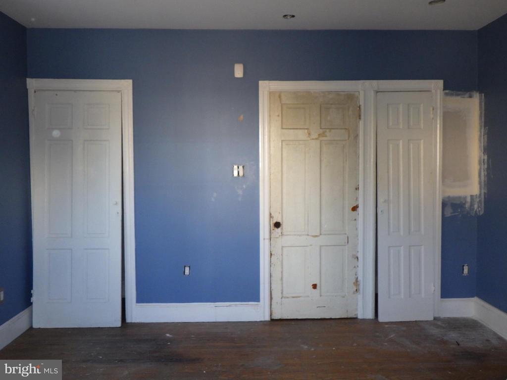260 W Harvey St