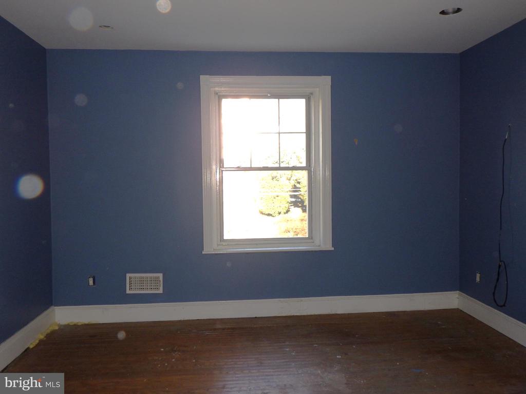 260 W Harvey St